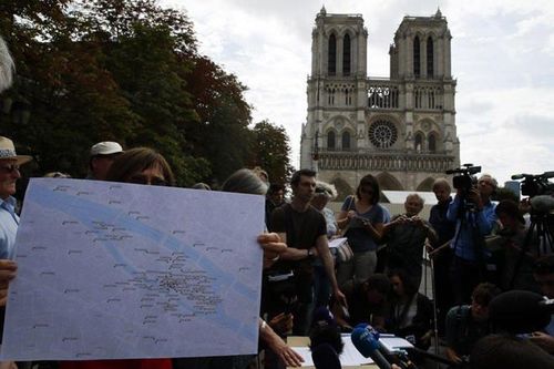 Trẻ em Paris có nguy cơ nhiễm độc chì vì vụ cháy Nhà thờ Đức Bà