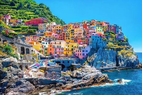 Lạc bước giữa ngôi nhà cầu vồng đẹp như cổ tích ở Italy