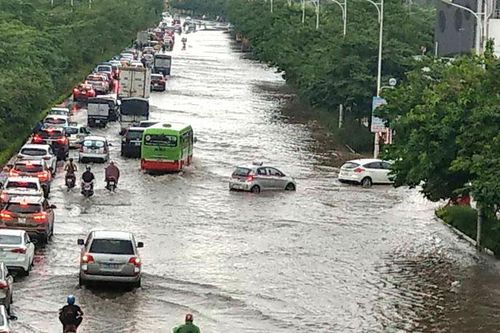 Khi đường phố biến thành... sông