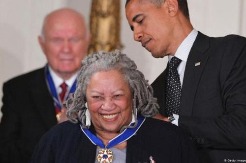 Vĩnh biệt nhà văn Toni Morrison: Người 'trả lại lịch sử' cho người Mỹ gốc Phi
