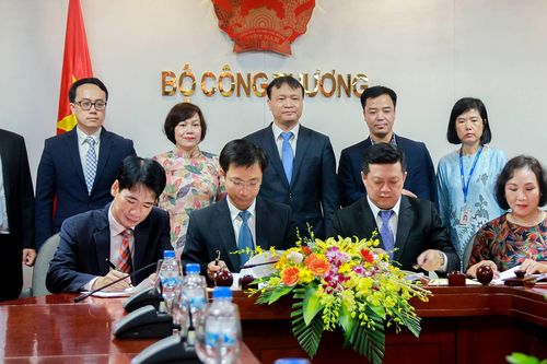 Bộ Công Thương kí kết đưa hàng hóa Việt phân phối tại chuỗi siêu thị Thái Lan