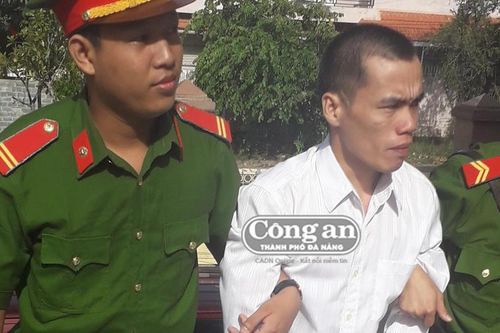 Dùng lựu đạn 'níu' tình