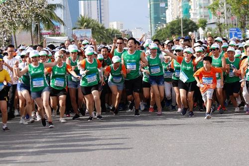 Manulife Việt Nam tài trợ dài hạn marathon quốc tế Đà Nẵng, truyền cảm hứng về phong cách sống năng động