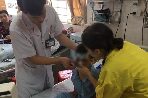 Rơi xuống giếng 15 phút, bé trai 5 tuổi được cứu sống kỳ diệu