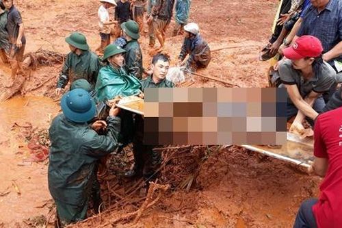 Vụ sạt lở ở Đắk Nông: Tìm thấy thi thể 3 người trong gia đình bị vùi lấp
