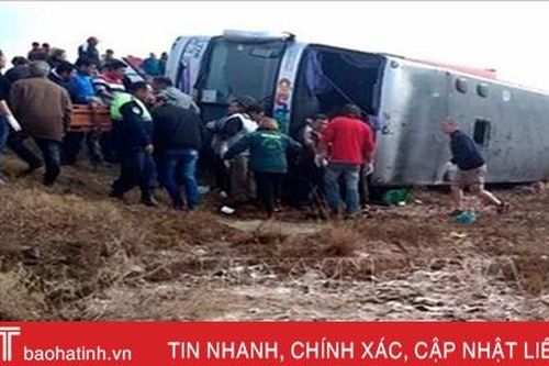 Lật xe khách thảm khốc khiến 4 người thiệt mạng, 42 người bị thương