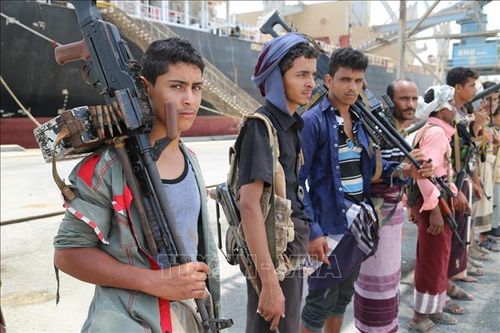 Houthi tấn công Saudi Arabia bằng tên lửa đạn đạo