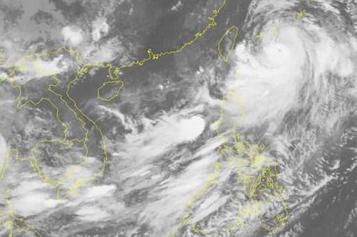 Áp thấp nhiệt đới trên biển Đông, mưa lũ dồn dập