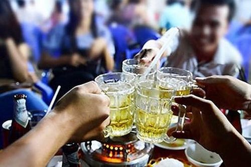 Ép buộc người khác uống bia là phạm pháp