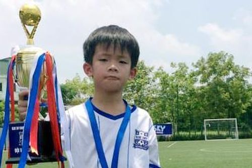 9 tiếng tìm đường về của cậu bé bị bỏ quên trên xe buýt trường