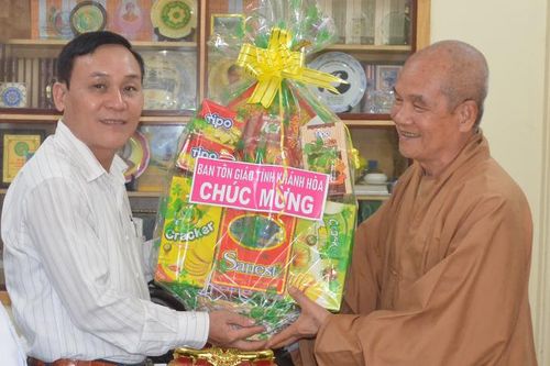 Thăm, tặng quà Ban trị sự Giáo hội Phật giáo tỉnh nhân dịp lễ Vu Lan
