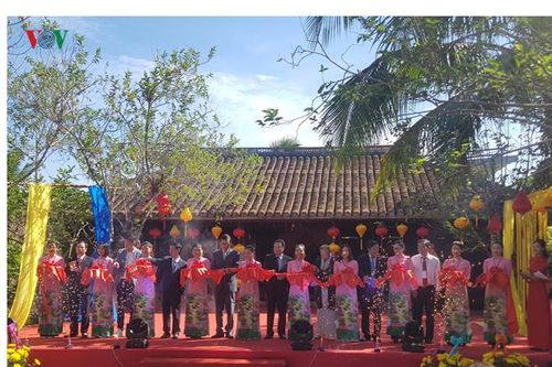 Khai mạc Festival Văn hóa tơ lụa thổ cẩm Việt Nam - thế giới