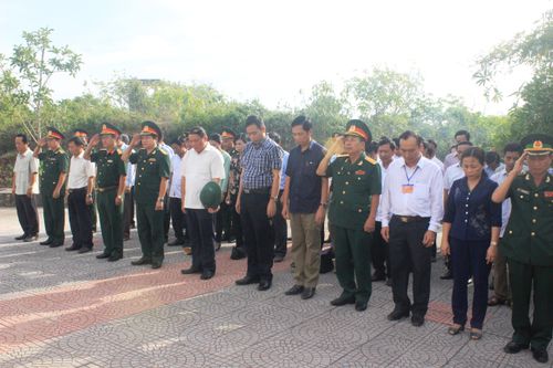 Kỉ niệm 60 năm ngày truyền thống lực lượng vũ trang đảo Cồn Cỏ và 15 năm thành lập huyện đảo Cồn Cỏ