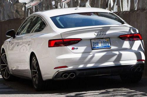 Audi triệu hồi hàng loạt xe do lỗi túi khí