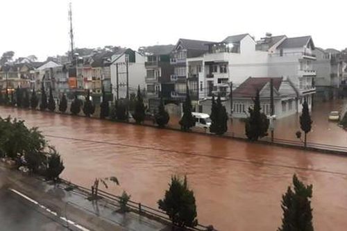 Mưa lớn ở Tây Nguyên: Ít nhất 6 người chết, hàng ngàn ngôi nhà ngập lụt