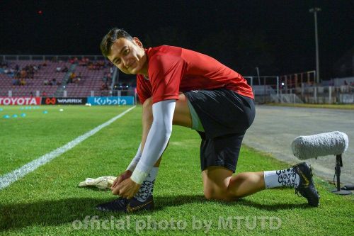 Phong độ xuất sắc 4 trận chỉ lọt lưới 1 bàn, Đặng Văn Lâm được Muangthong ca ngợi