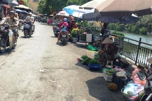Xử lý dứt điểm 'chợ cóc' trên phố Đại Từ