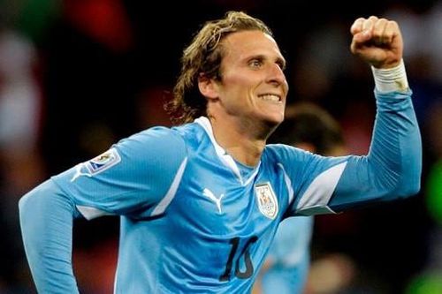 Tiền đạo vang danh Diego Forlan tuyên bố giải nghệ sau 21 năm đá bóng chuyên nghiệp