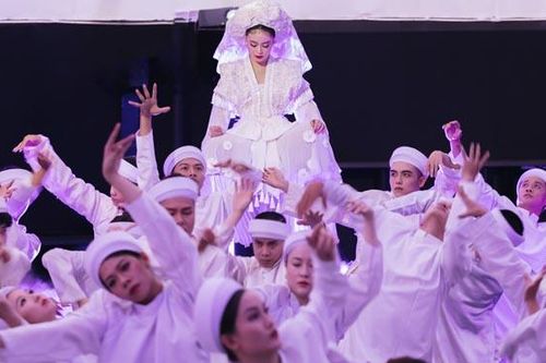 MV 'Tứ phủ' - Hoàng Thùy Linh và 'chuyện tình Thánh cô'