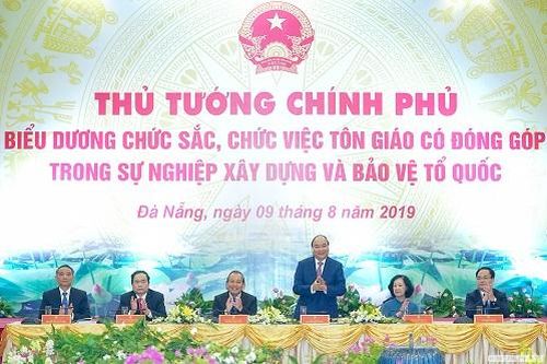 Thủ tướng gặp mặt, biểu dương các chức sắc, chức việc tôn giáo tiêu biểu