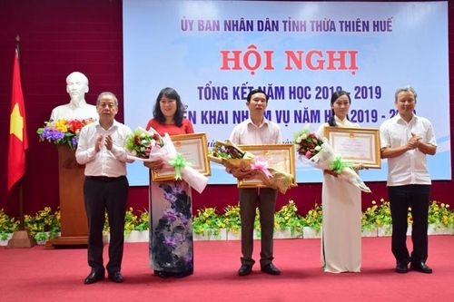 Ngành GD&ĐT Thừa Thiên Huế đón nhận bằng khen xuất sắc về đổi mới sáng tạo trong dạy học