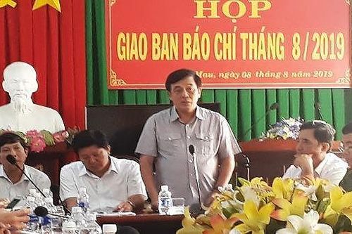Xử lý nghiêm đối tượng dùng xăng chống người thi hành công vụ tại Cà Mau