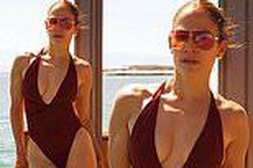 Jennifer Lopez khoe ảnh áo tắm quyến rũ ngất ngây ở tuổi 50