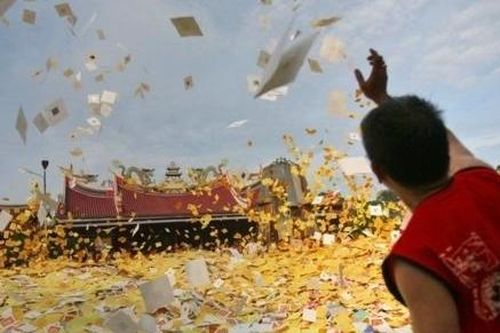 Điểm danh những nước có tập tục cúng tháng cô hồn ở trên thế giới