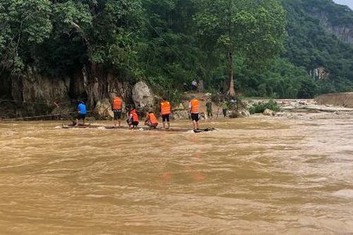 Phát hiện 1 thi thể trôi dạt trên sông Luồng