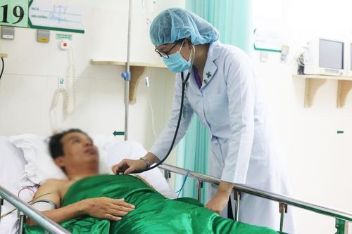 Sốc tim 50 lần cứu người đàn ông ngưng tim, ngưng thở