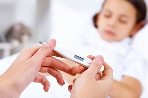 Triệu chứng dễ nhầm sốt xuất huyết và sốt thường, để lâu nguy hiểm tính mạng