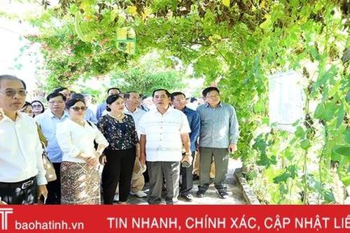 Lãnh đạo tỉnh Bôlykhămxay ấn tượng với xây dựng NTM, cải cách hành chính ở Tượng Sơn