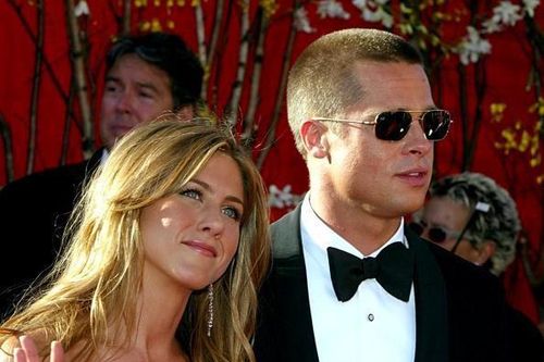 Jennifer Aniston và Brad Pitt vẫn qua lại thân mật