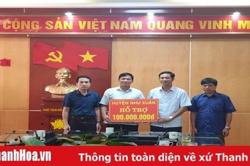 Huyện Như Xuân: Trao 100 triệu đồng hỗ trợ huyện Quan Sơn khắc phục hậu quả thiên tai