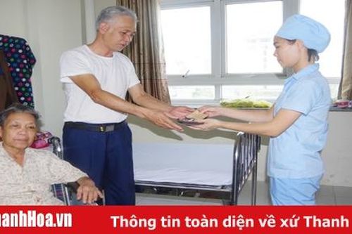 Nữ chiến sĩ tự vệ nhặt được của rơi trả người đánh mất