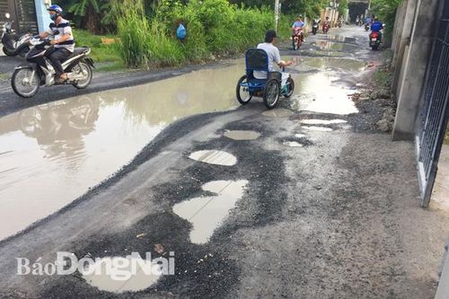 Tuyến đường xuống cấp trầm trọng