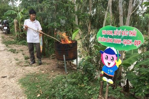 Thí điểm mô hình phuy chứa và xử lý rác thải
