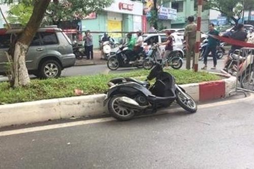 Đâm vào cây đổ ngang đường, nam thanh niên tử vong
