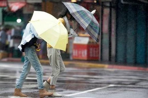 Trung Quốc ban bố báo động đỏ ứng phó bão Lekima