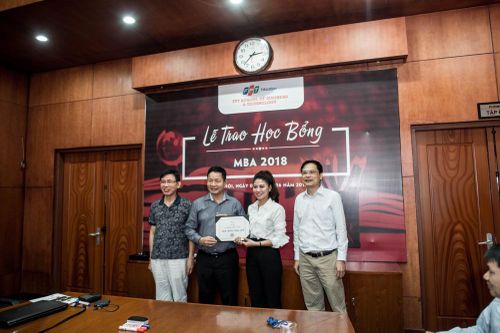 Hơn 7 tỷ đồng học bổng thạc sĩ cho lãnh đạo thời chuyển đổi số