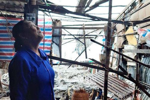 Lốc xoáy làm 1 người chết, sập đổ nhiều căn nhà ở Cà Mau