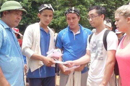 Tình người sau trận 'đại hồng thủy' ở Sa Ná