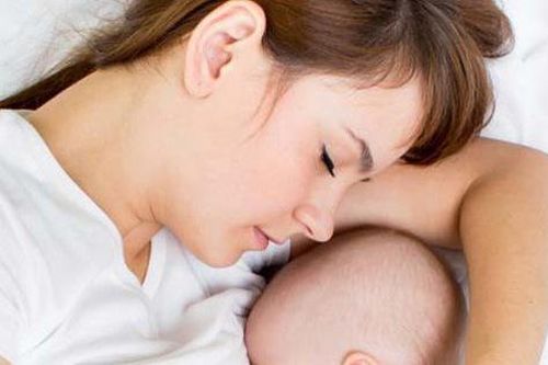 Từ vụ bé tử vong vì mẹ ngủ gật khi cho con bú, cảnh báo những tai nạn khó lường