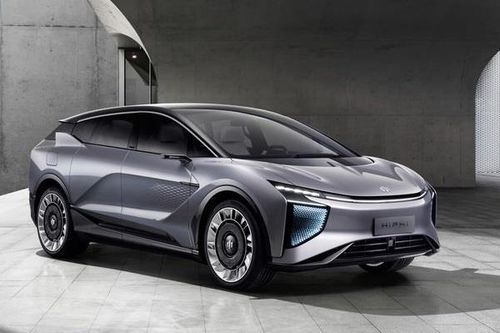 SUV Trung Quốc mang tên kì dị, mở cửa không giống ai