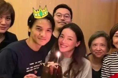 Ảnh chung hiếm hoi của Thư Kỳ và Phùng Đức Luân sau khi cưới
