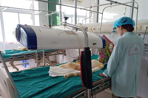 Học kỹ năng PCCC, ba cháu bé bị bỏng cồn tiên lượng nặng