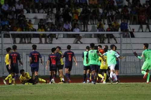 U15 Thái Lan vs U15 Malaysia đánh nhau ở chung kết U15 Đông Nam Á