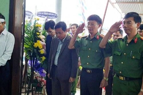 Chia buồn cùng gia đình công an viên hy sinh khi giúp dân chống lũ
