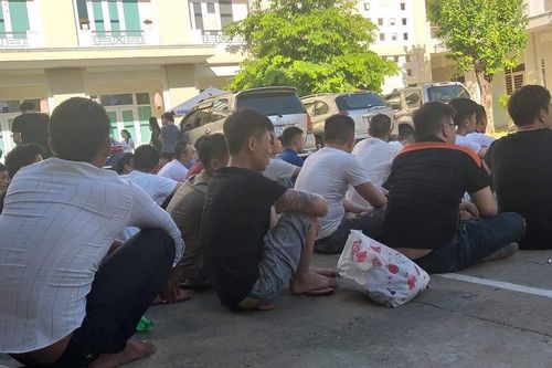 Kiểm tra quán karaoke trong đêm, phát hiện hàng chục người dương tính với ma túy
