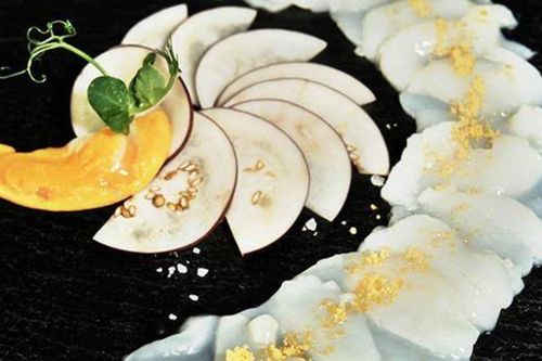 Hộp 'ngọc trai đen' giá 2,3 tỷ/kg, đại gia ăn với bánh mỳ bơ
